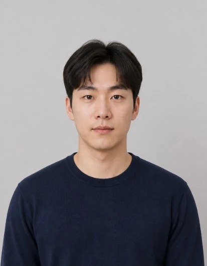 가상 성인 테스트 인물을 413×531 여권 프리셋으로 잘라낸 실제 결과